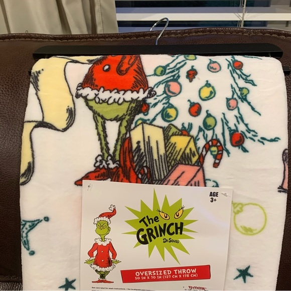 The Grinch Checking His List 50” x 70” Oversized Plush Christmas Throw Blanket - Picture 3 of 6